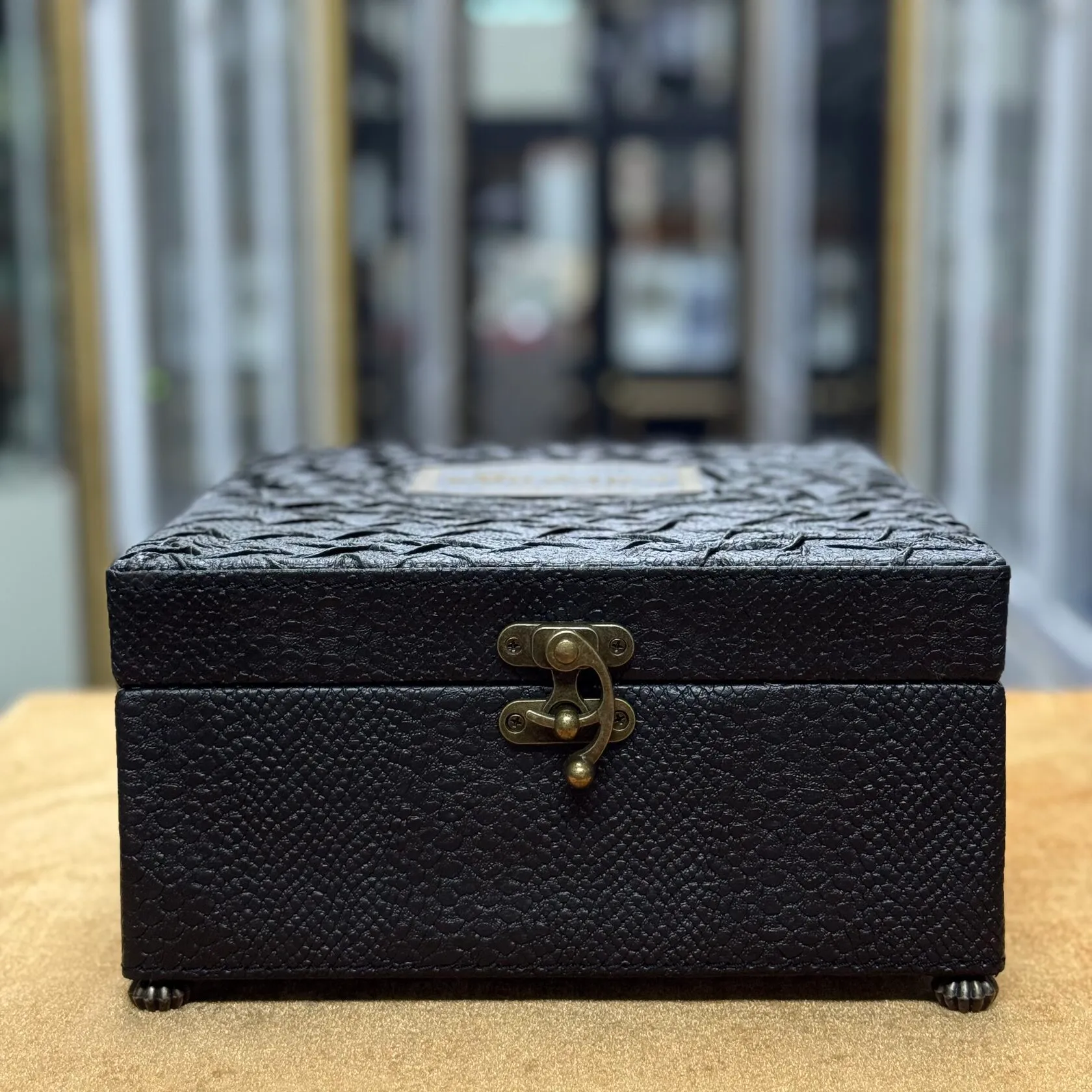 Библия с крестом в коробе